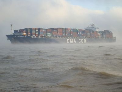 Containerschiffe werden in Watte.jpg